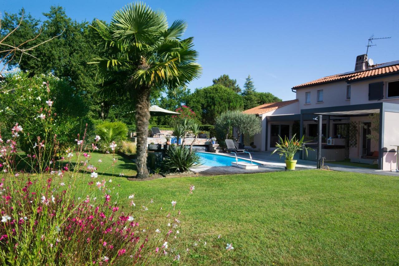 Wine Hote Chambre D'Hotes Le Pian-Medoc Exterior photo